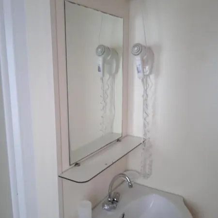 مكان تخييم Mobile - Including Airco - River- 328 أَميليا